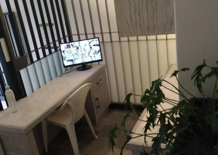 Gem Wifi, Laundry, Parking, Ideal Location Apartment *