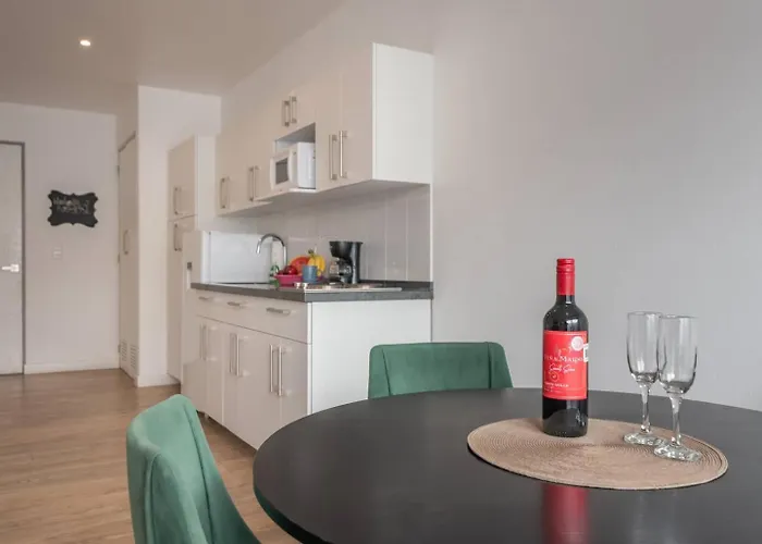 Apartment Gem Wifi, Laundry, Parking, Ideal Location *
